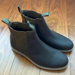 [SOLD] Brand New Barbour Farsley Chelsea boots in Choco color
